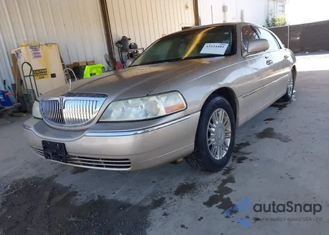 2008 Lincoln Town Car Signature Limited из США, поврежденный, VIN 2LNHM82V98X643213